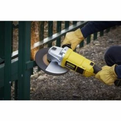 Stanley FME841 Meuleuse D'angle à 2 Mains Découpeuse 2.200 W - Ø 230 Mm 7 Stanley FME841 Meuleuse D'angle à 2 Mains Découpeuse 2.200 W - Ø 230 Mm -Outil de découpe Soldes 32343578 4